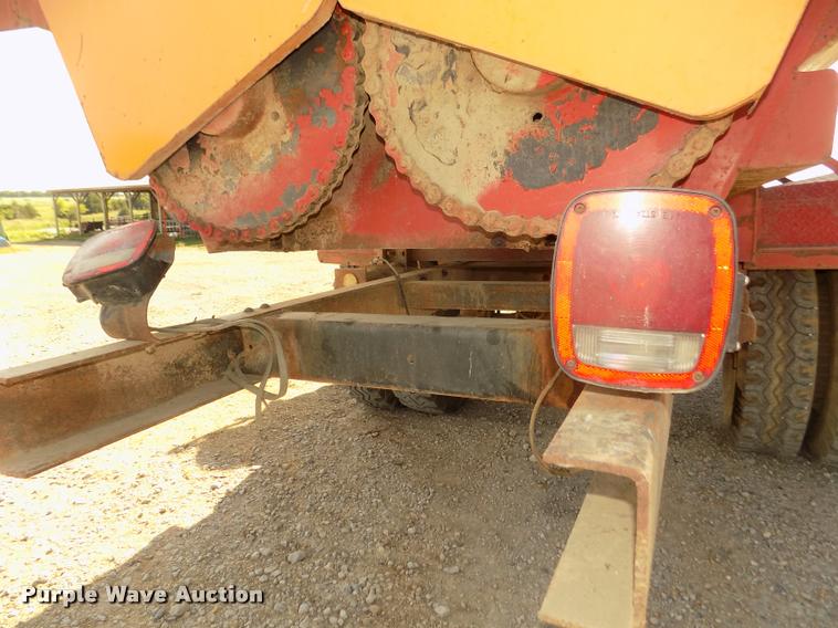 image for item DA3076 1972 International Loadstar 1600 feed truck