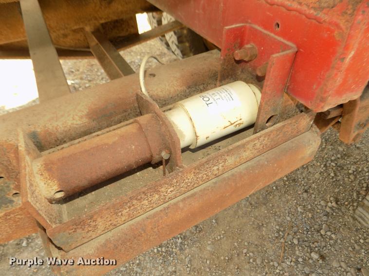 image for item DA3076 1972 International Loadstar 1600 feed truck