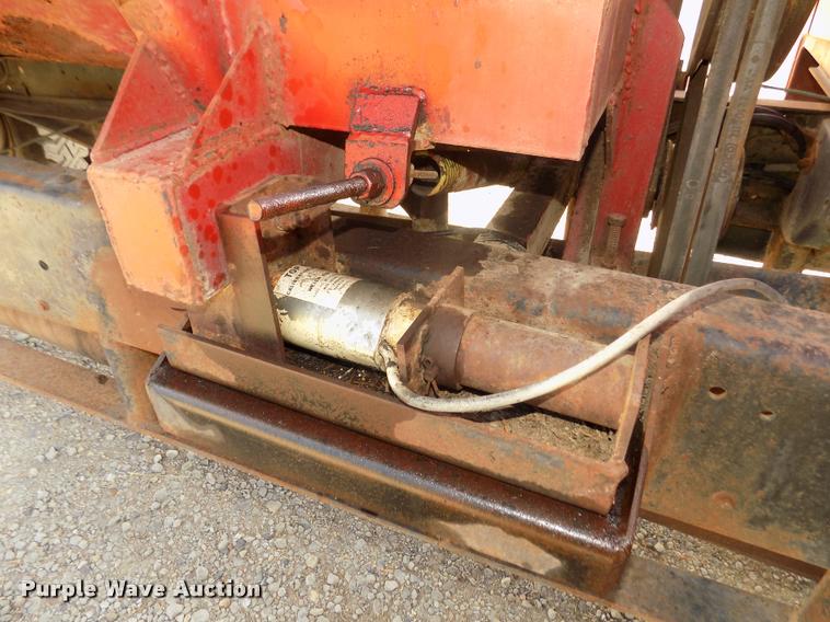 image for item DA3076 1972 International Loadstar 1600 feed truck