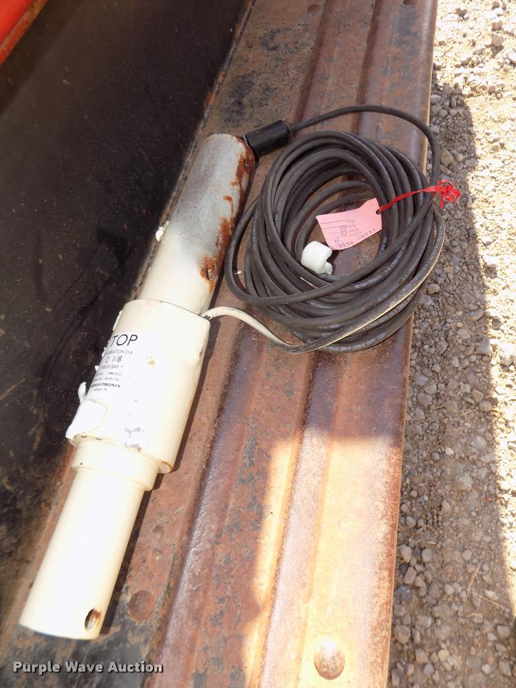 image for item DA3076 1972 International Loadstar 1600 feed truck