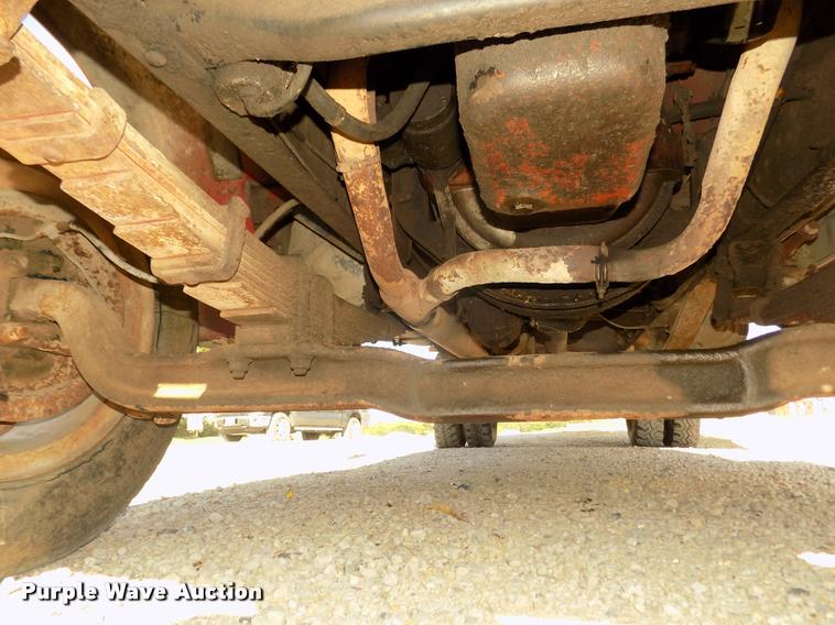 image for item DA3076 1972 International Loadstar 1600 feed truck