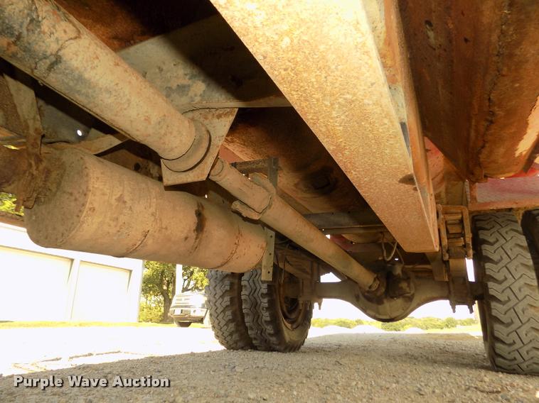 image for item DA3076 1972 International Loadstar 1600 feed truck