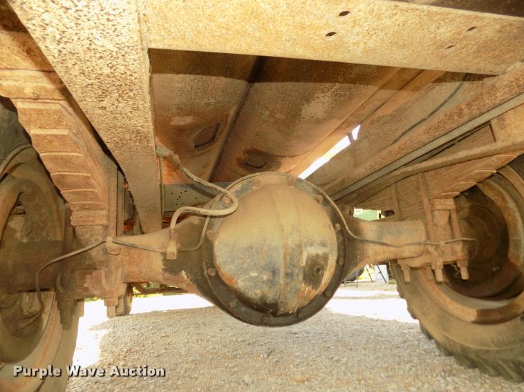 image for item DA3076 1972 International Loadstar 1600 feed truck