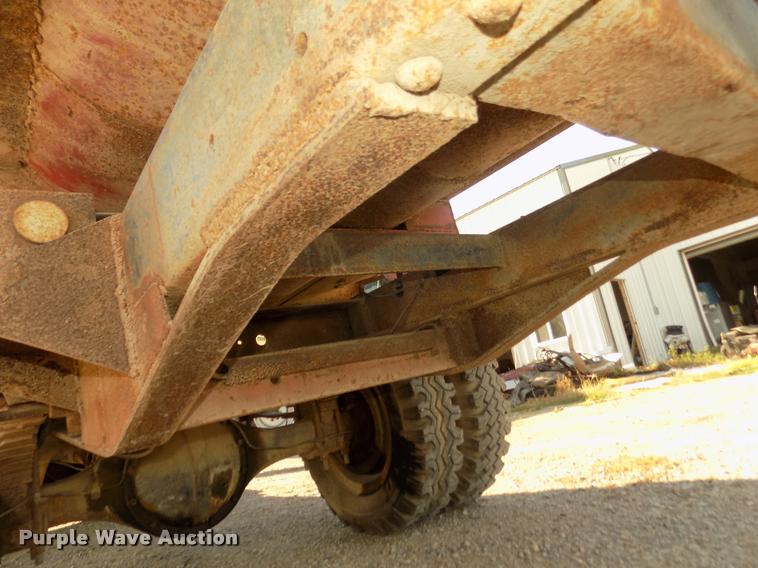 image for item DA3076 1972 International Loadstar 1600 feed truck