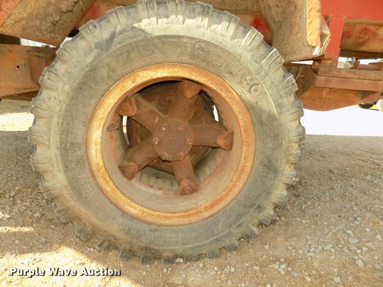 image for item DA3076 1972 International Loadstar 1600 feed truck