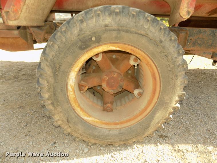 image for item DA3076 1972 International Loadstar 1600 feed truck