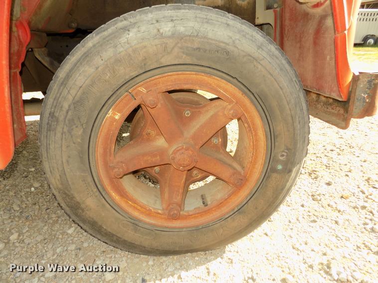 image for item DA3076 1972 International Loadstar 1600 feed truck