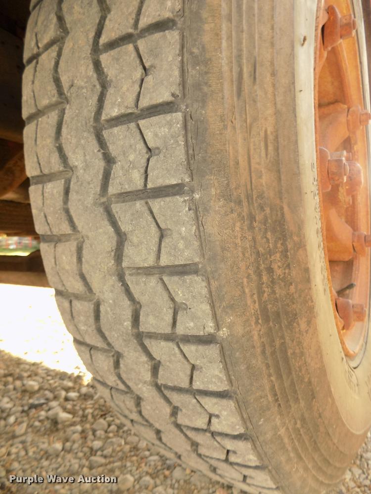 image for item DA3076 1972 International Loadstar 1600 feed truck