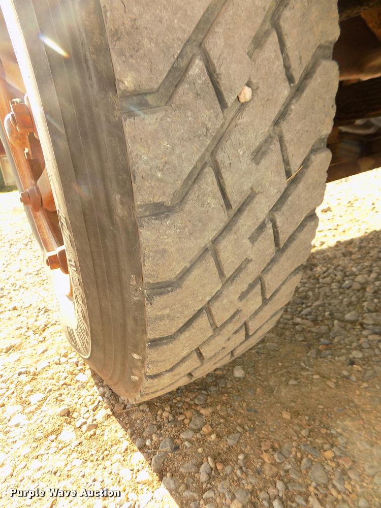 image for item DA3076 1972 International Loadstar 1600 feed truck