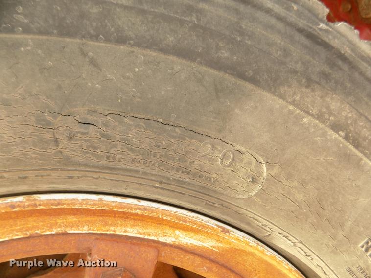 image for item DA3076 1972 International Loadstar 1600 feed truck