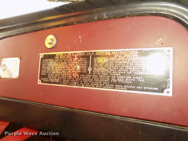 image for item DA3076 1972 International Loadstar 1600 feed truck