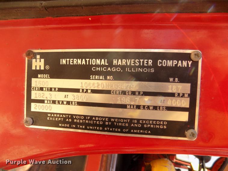 image for item DA3076 1972 International Loadstar 1600 feed truck