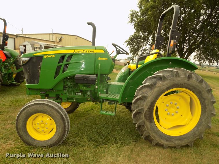 image for item DA3078 2016 John Deere 5045E tractor