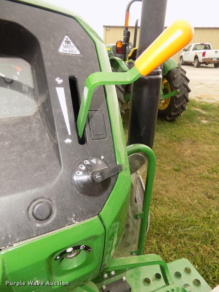 image for item DA3078 2016 John Deere 5045E tractor