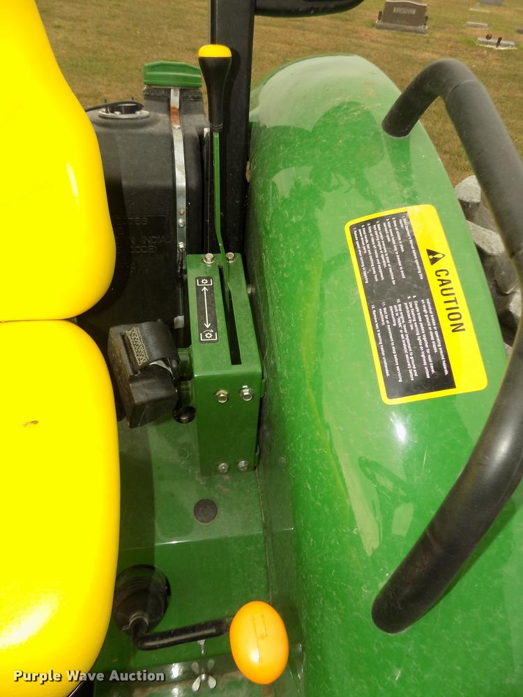 image for item DA3078 2016 John Deere 5045E tractor