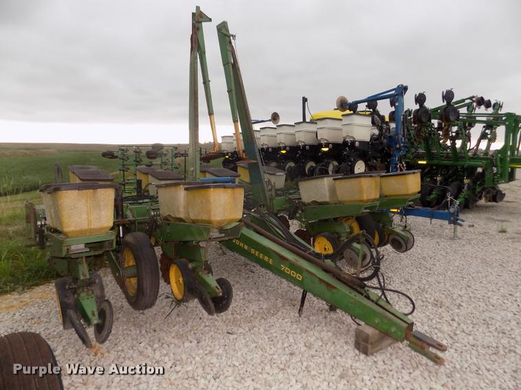 image for item DA3081 John Deere 7000 planter