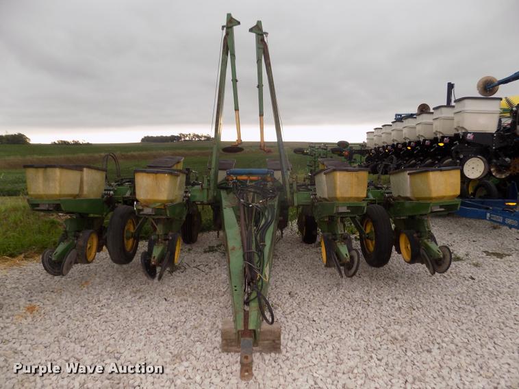 image for item DA3081 John Deere 7000 planter