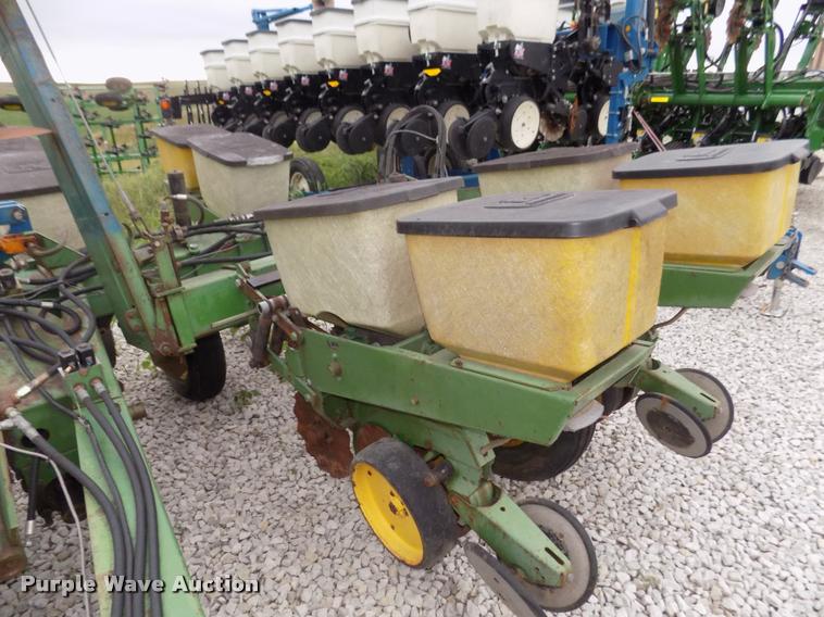 image for item DA3081 John Deere 7000 planter