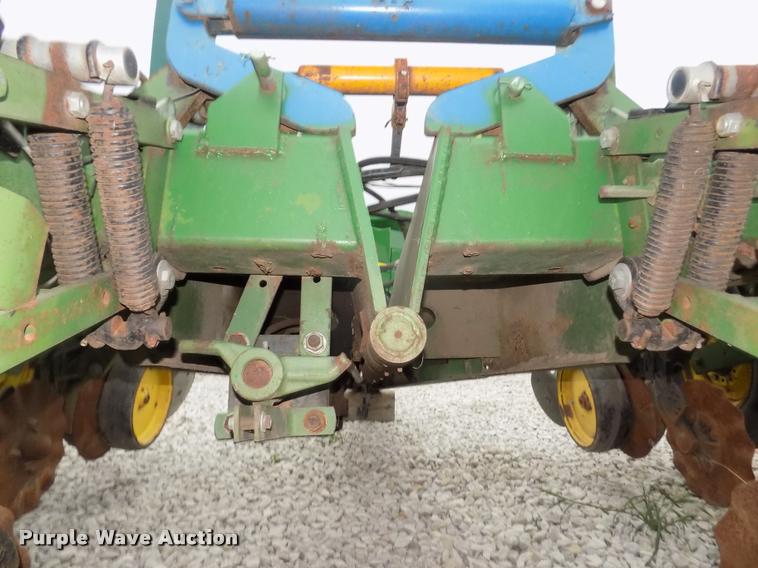 image for item DA3081 John Deere 7000 planter
