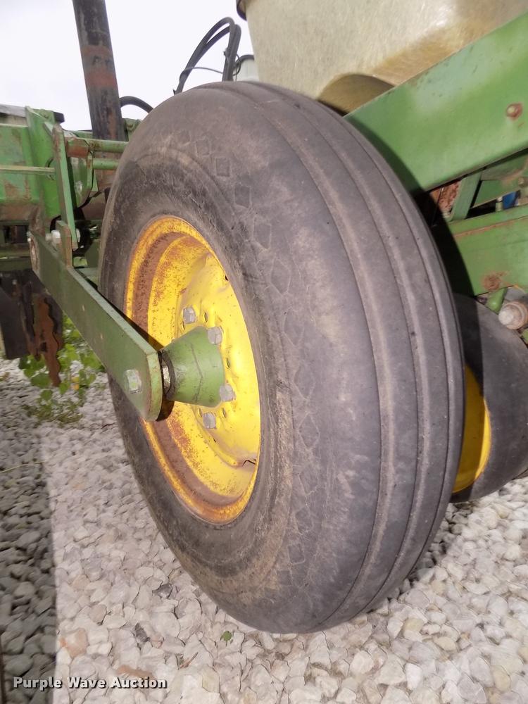 image for item DA3081 John Deere 7000 planter