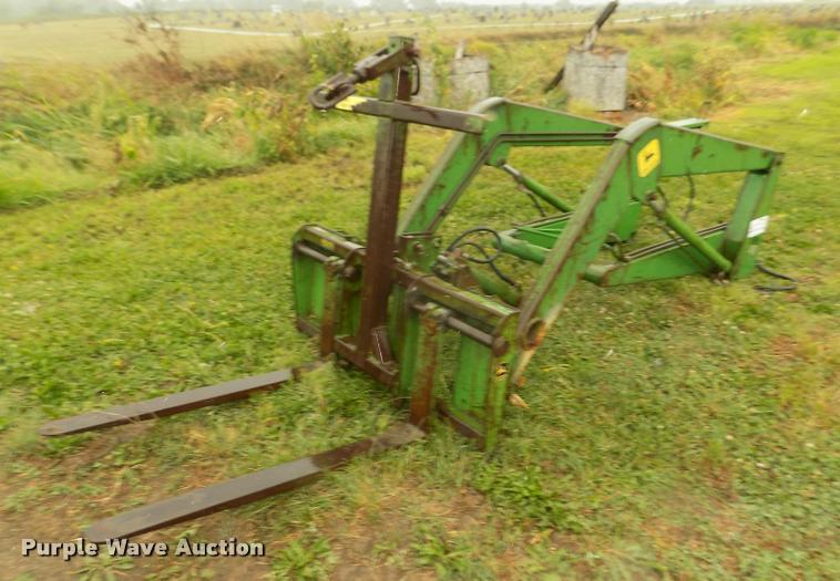 image for item DA3082 John Deere 48 loader with forklift/boom attachment