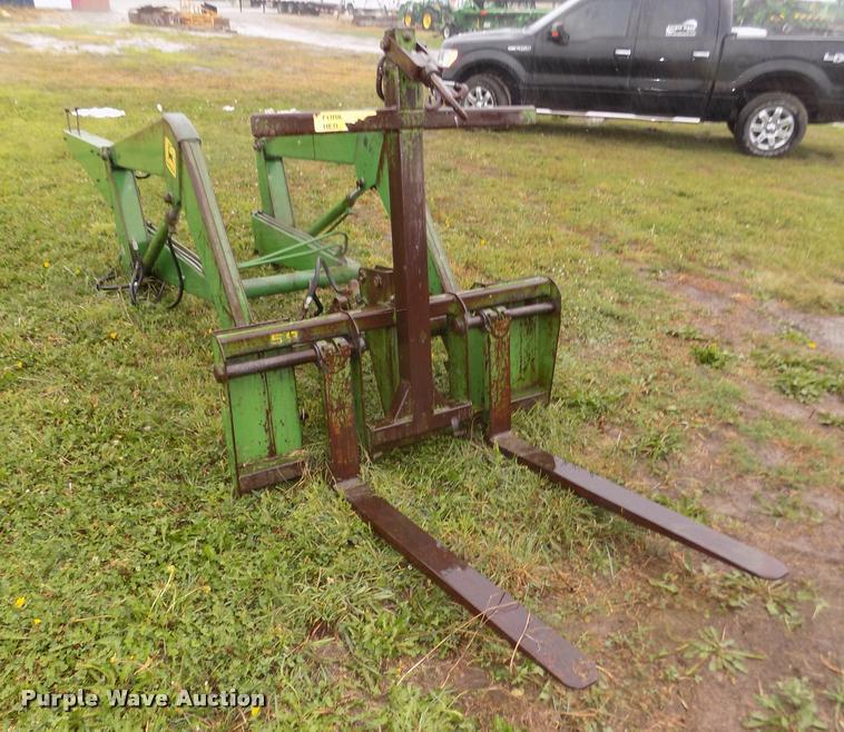 image for item DA3082 John Deere 48 loader with forklift/boom attachment