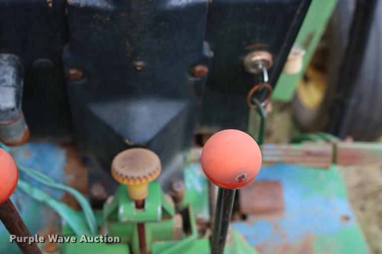 image for item DA6841 1984 John Deere 2150 tractor