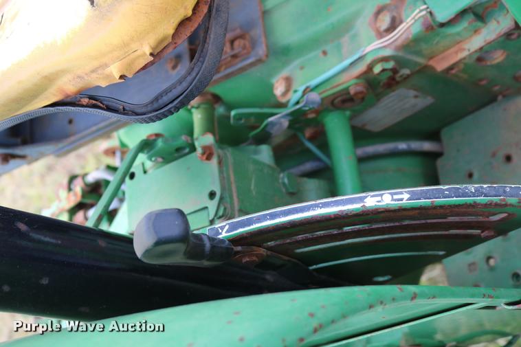 image for item DA6841 1984 John Deere 2150 tractor