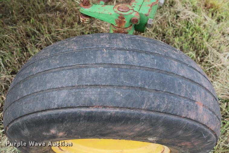 image for item DA6841 1984 John Deere 2150 tractor