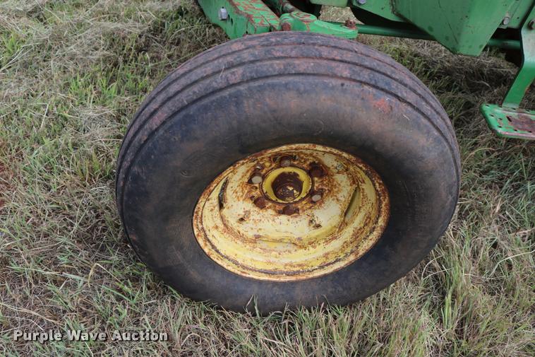 image for item DA6841 1984 John Deere 2150 tractor