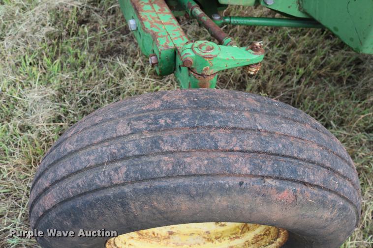 image for item DA6841 1984 John Deere 2150 tractor