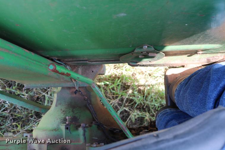 image for item DA6843 1985 John Deere 1450 tractor