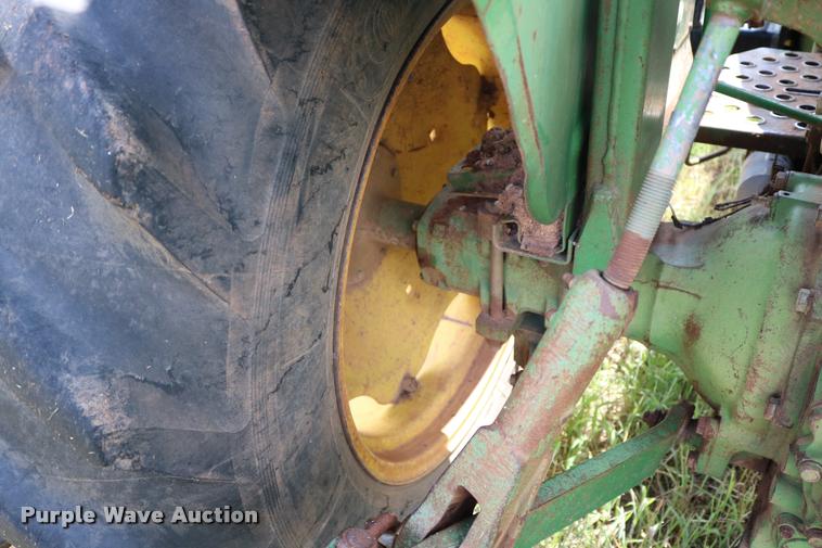image for item DA6843 1985 John Deere 1450 tractor
