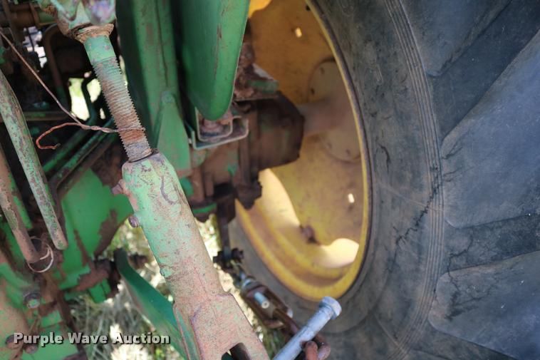 image for item DA6843 1985 John Deere 1450 tractor