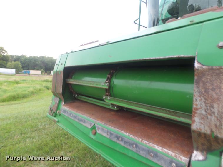 image for item DB5829 2001 John Deere 9550 RWA combine