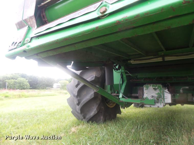 image for item DB5829 2001 John Deere 9550 RWA combine