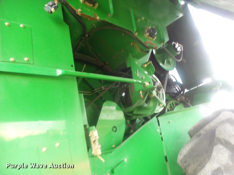 image for item DB5829 2001 John Deere 9550 RWA combine