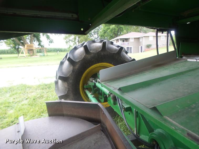 image for item DB5829 2001 John Deere 9550 RWA combine