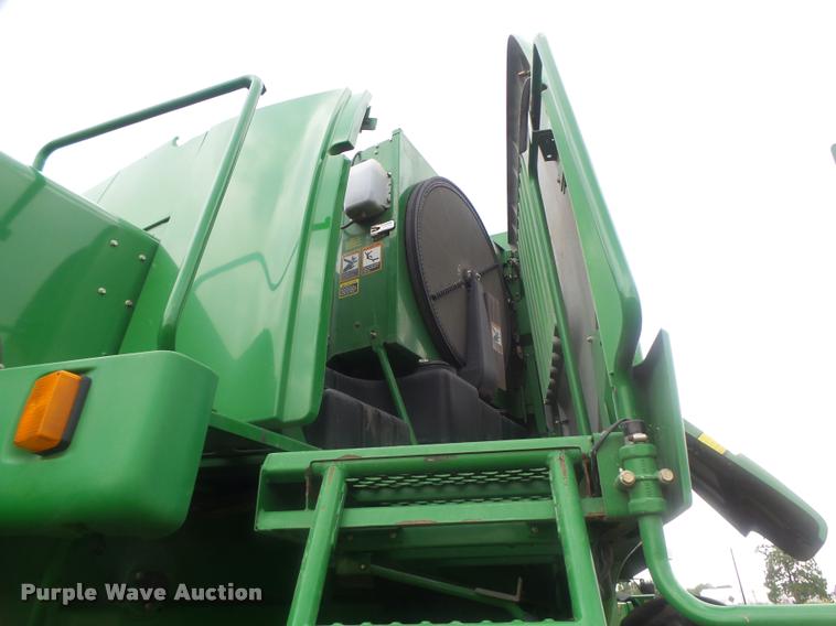 image for item DB5829 2001 John Deere 9550 RWA combine