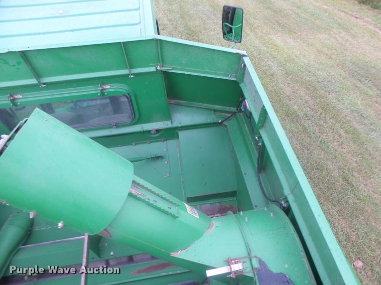 image for item DB5829 2001 John Deere 9550 RWA combine