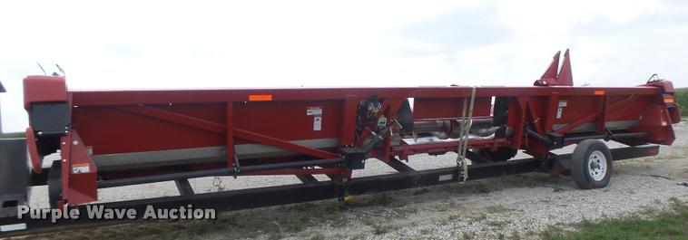 image for item DB5834 2012 Case IH 3412 corn head