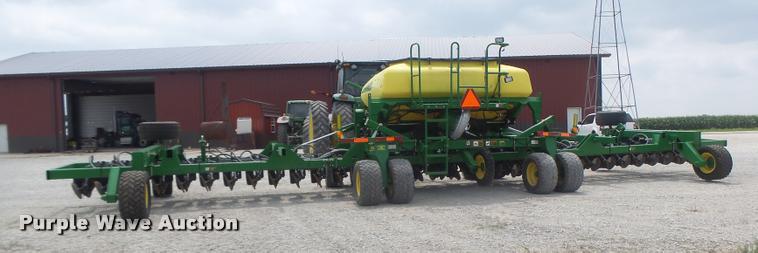 image for item DB5835 2014 John Deere 1990 CCS air seeder
