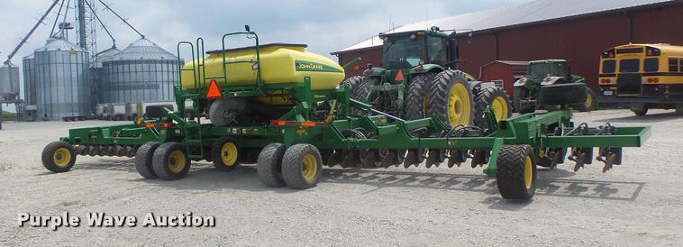 image for item DB5835 2014 John Deere 1990 CCS air seeder