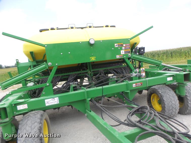 image for item DB5835 2014 John Deere 1990 CCS air seeder