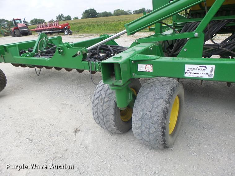 image for item DB5835 2014 John Deere 1990 CCS air seeder