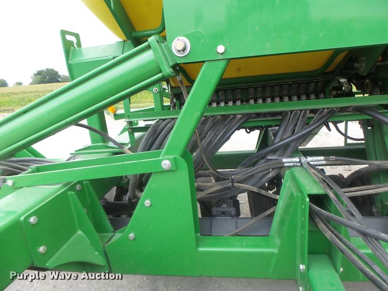 image for item DB5835 2014 John Deere 1990 CCS air seeder