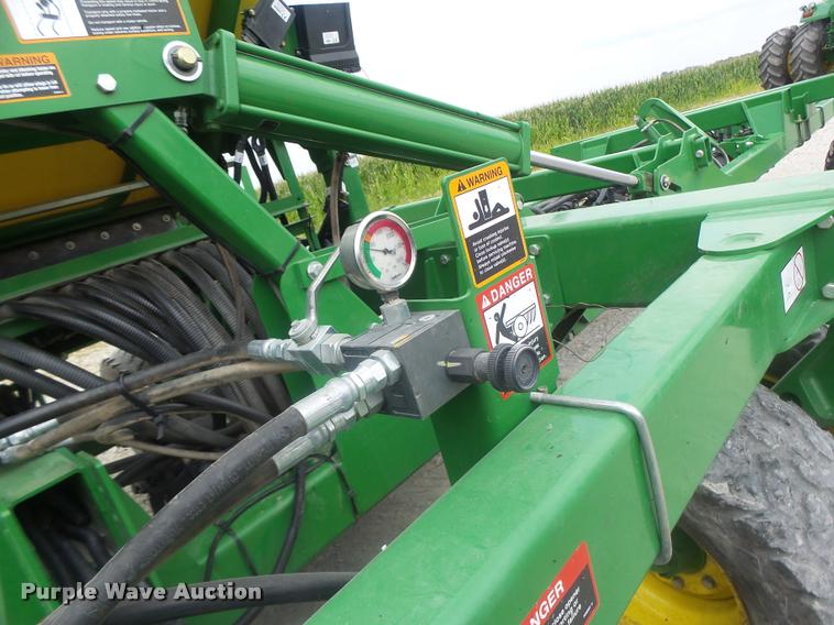 image for item DB5835 2014 John Deere 1990 CCS air seeder