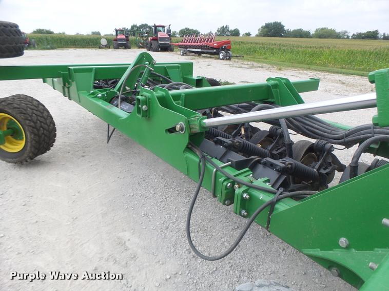 image for item DB5835 2014 John Deere 1990 CCS air seeder