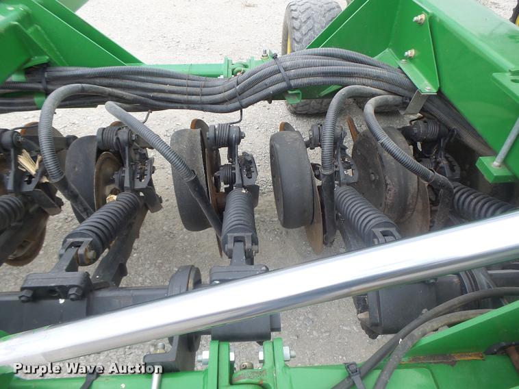 image for item DB5835 2014 John Deere 1990 CCS air seeder