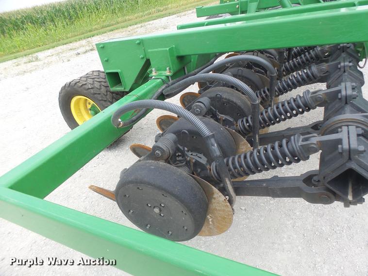 image for item DB5835 2014 John Deere 1990 CCS air seeder